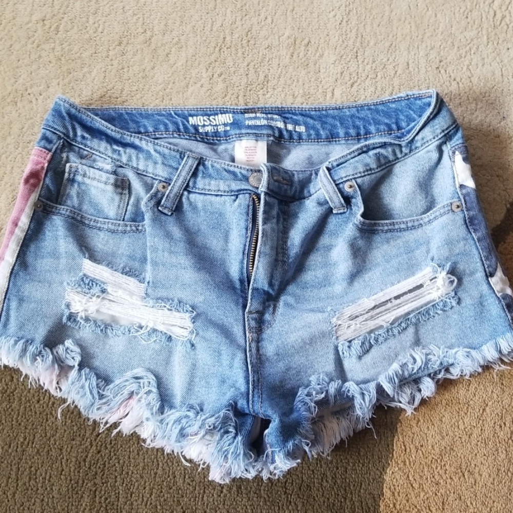 Shorts - Picture 2 of 3
